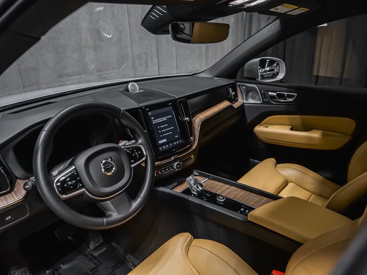 Volvo XC60 B6 ULTIMATE BRIGHT BOWERS WILKINS 2023 Argent Montréal - photo #5