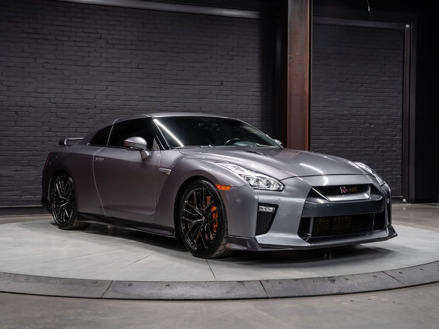 2018 Nissan GT-R Premium | 3.8L Twin-Turbo V6 | Aftermarket Exhaust | Aftermarket Bolt on Modifications Grey