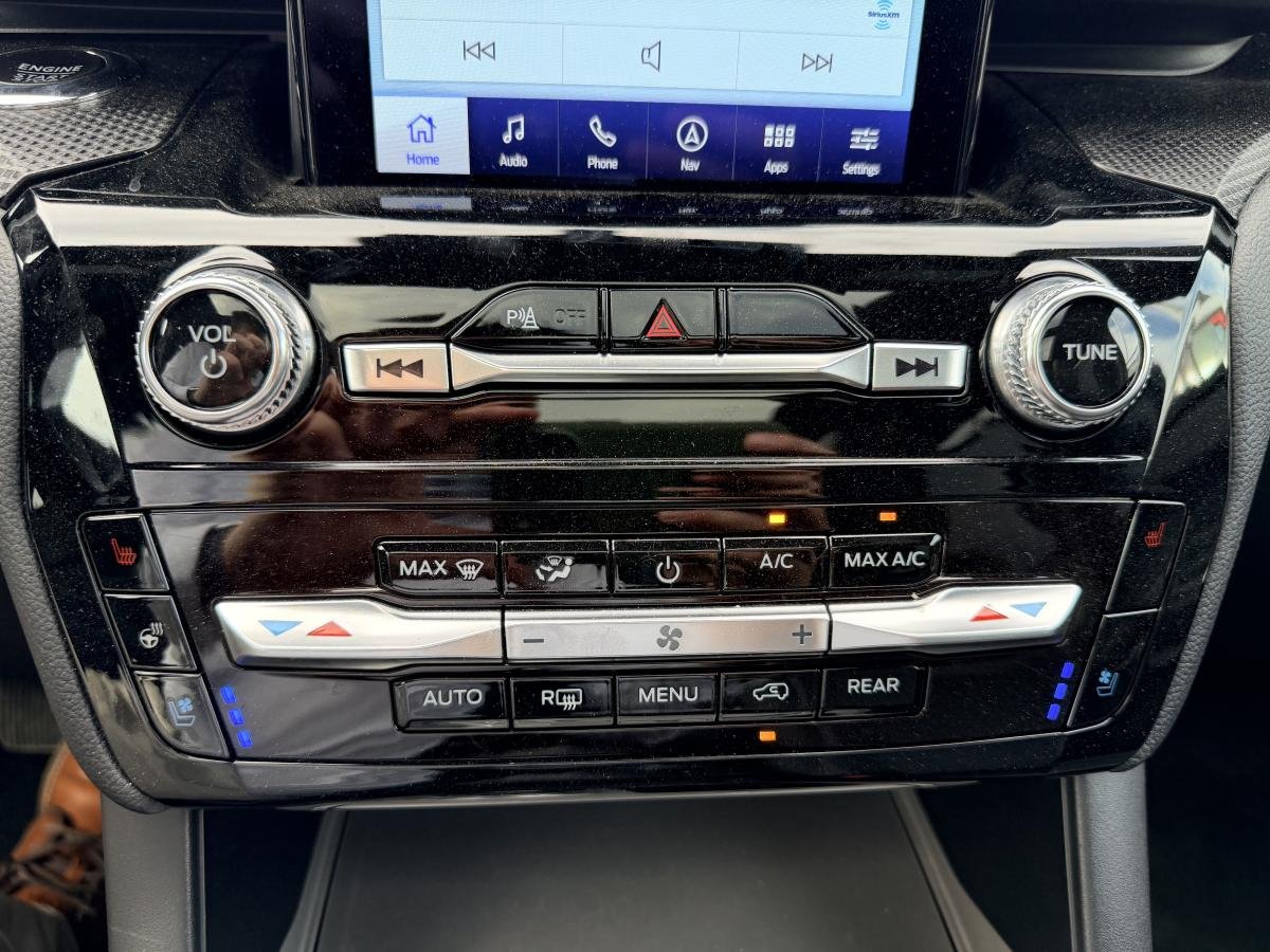 2024 Ford Explorer Black  - photo #14