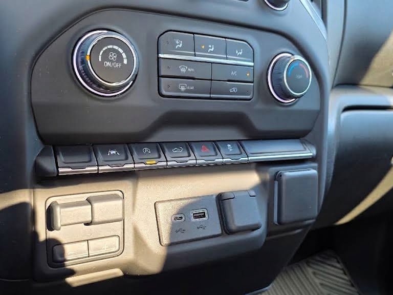 2023 Chevrolet Silverado 1500 Custom 4X4 Blue Mont-Laurier - photo #28