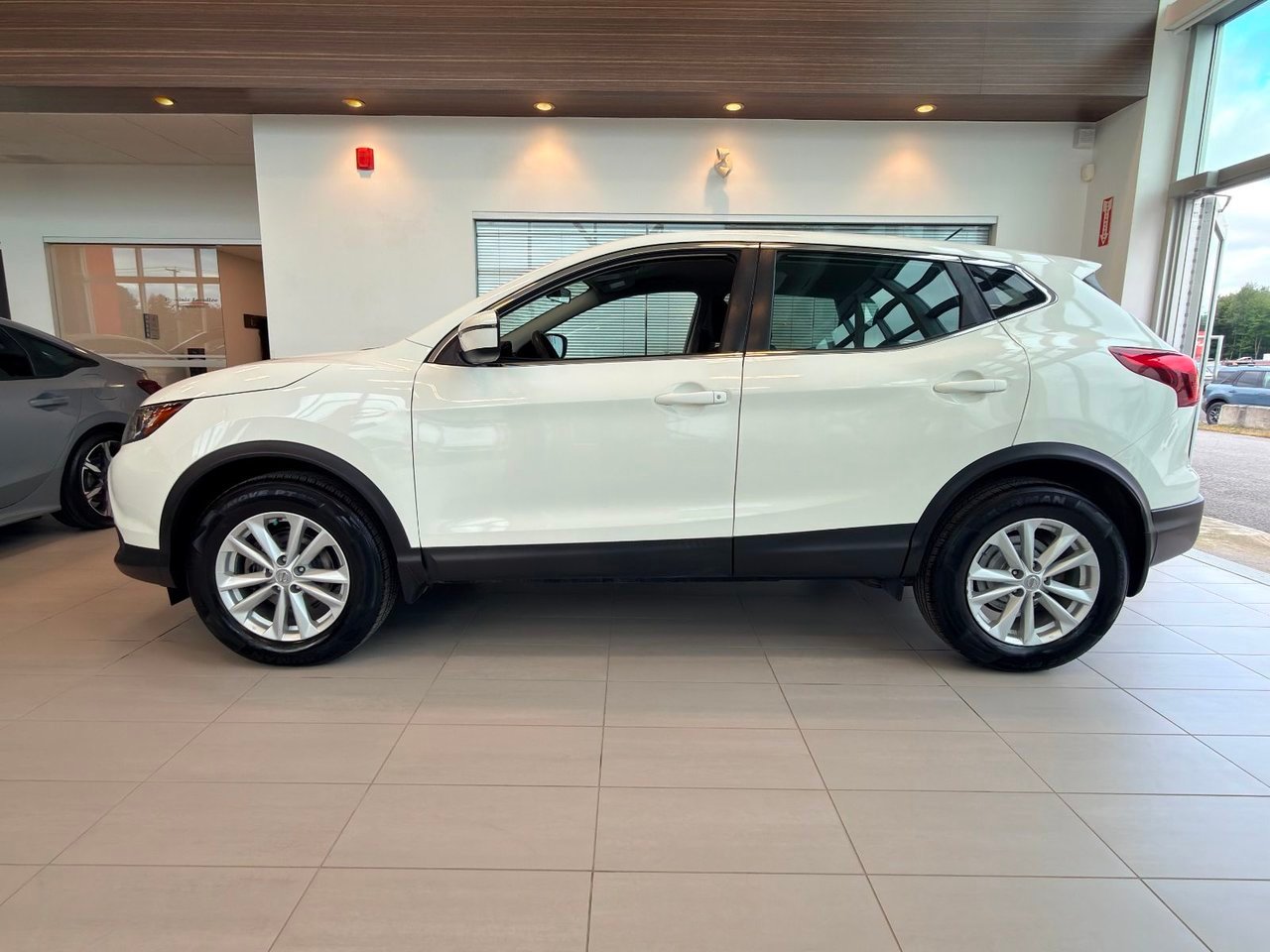 2018 Nissan Qashqai White Notre-Dame-des-Prairies - photo #6