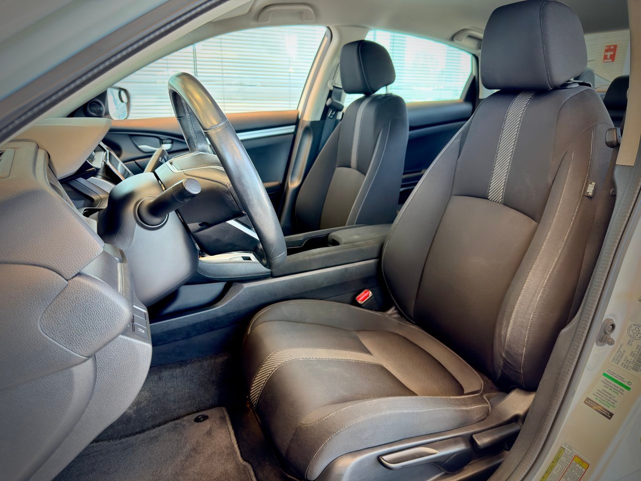 2018 Honda Civic Sedan White Notre-Dame-des-Prairies - photo #12