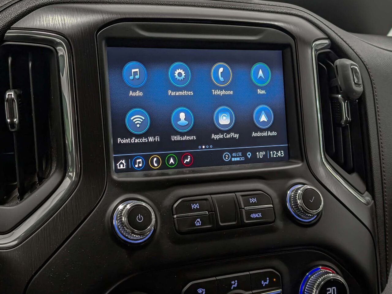 GMC SIERRA 4WD STANDARD BED CREW CAB AT4 Moteur 3.0l Diesel 2022 Blanc Sherbrooke - photo #9