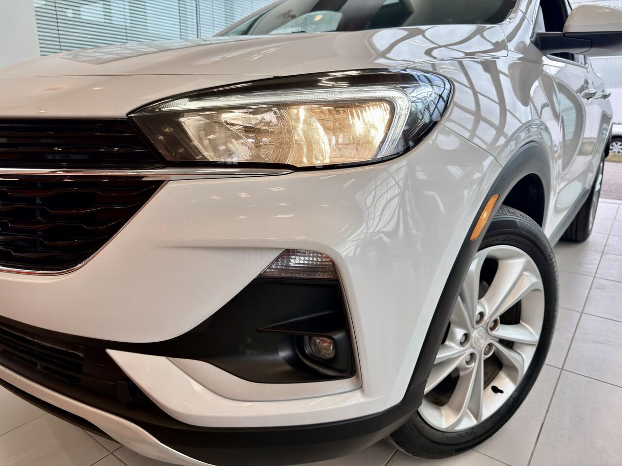 2021 Buick Encore GX White Notre-Dame-des-Prairies - photo #4