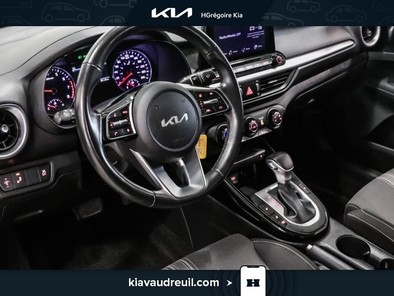 2023 Kia Forte Grey Laval - photo #9