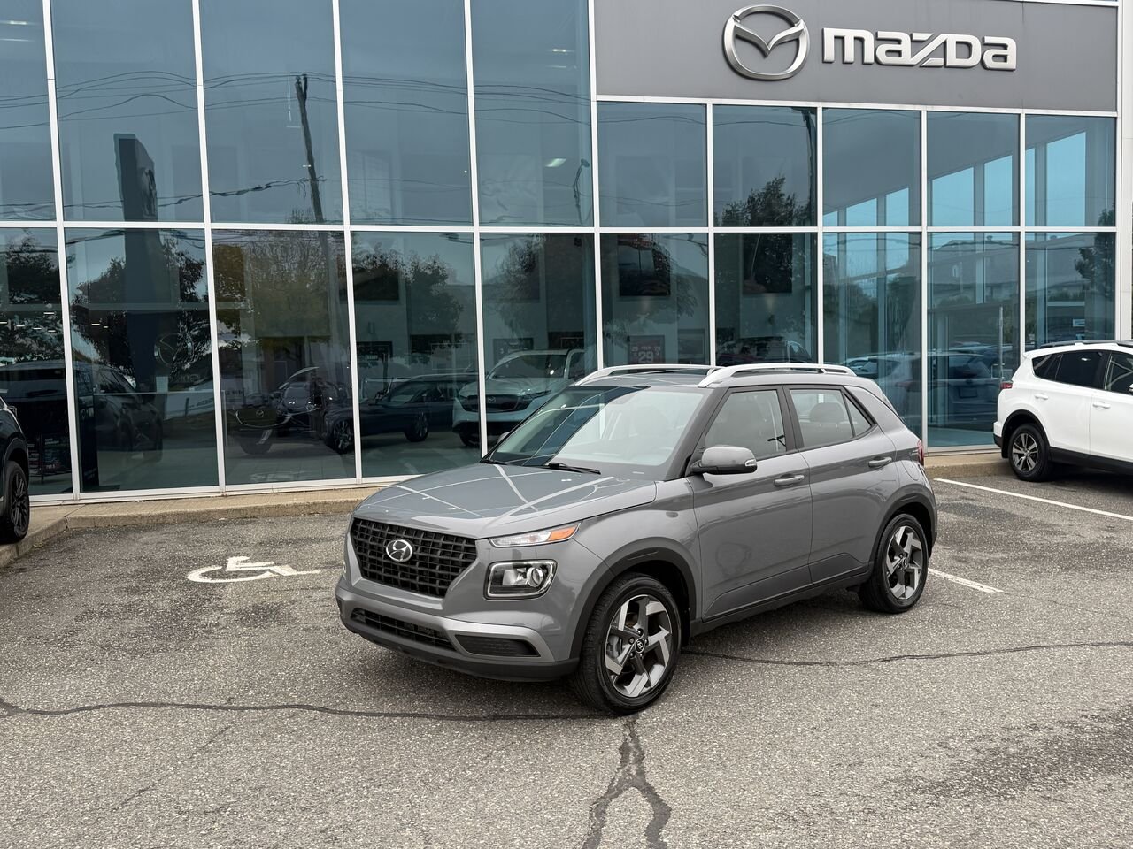 2022 Hyundai Venue Grey Ste-Marie - photo #1