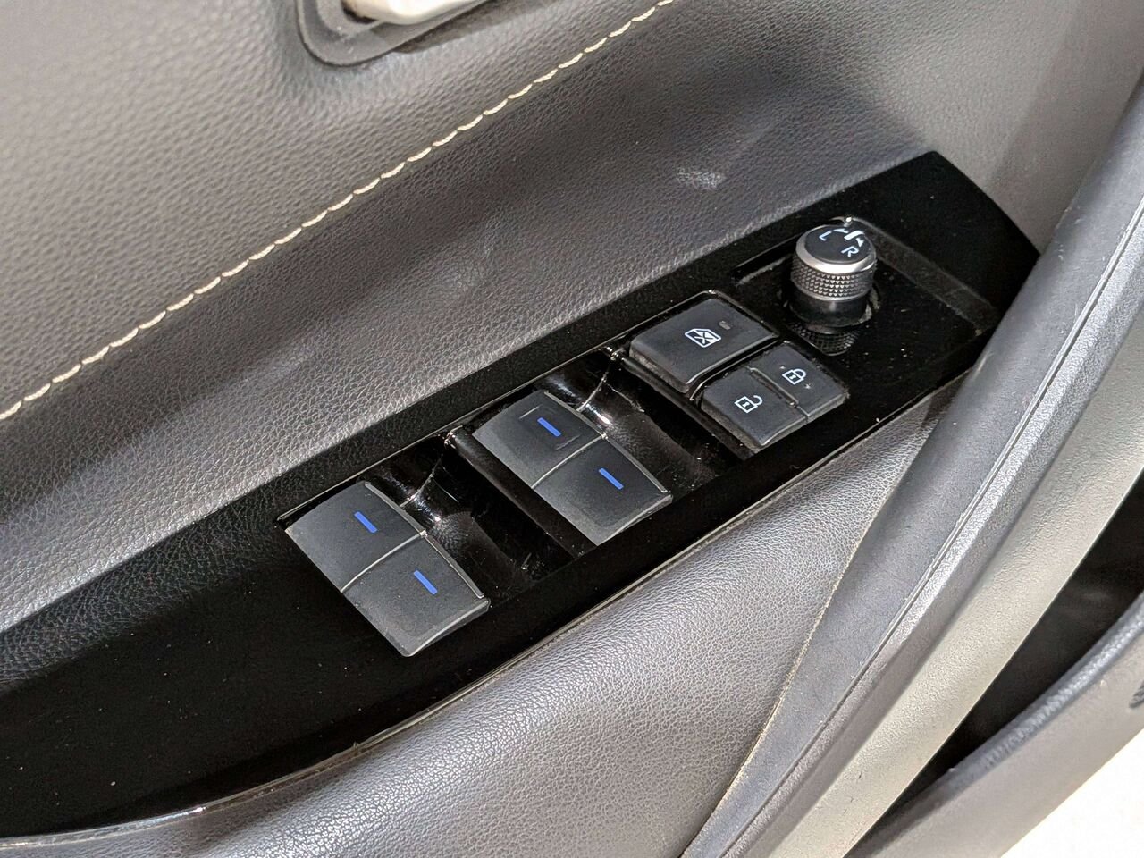 Toyota Corolla à hayon Manual 2019 Blanc Val-David - photo #30