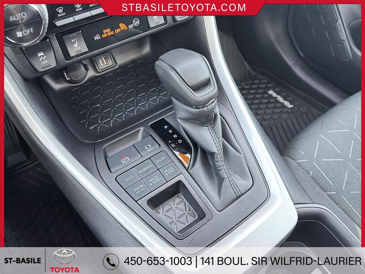 2024 TOYOTA RAV4 Blue Saint-Basile-le-Grand - photo #17
