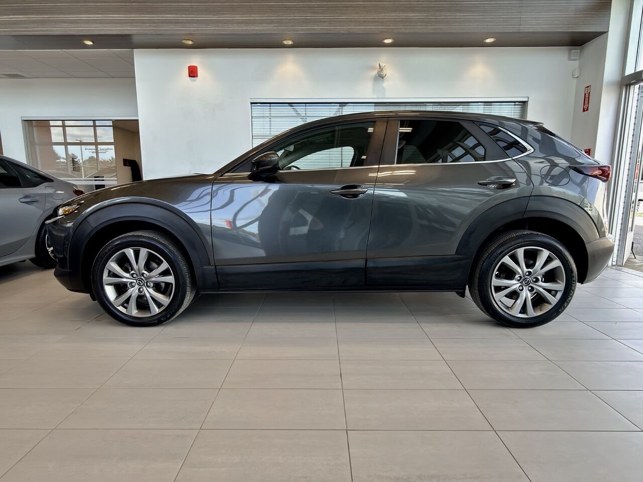 Mazda CX-30 2024 Gris Notre-Dame-des-Prairies - photo #7