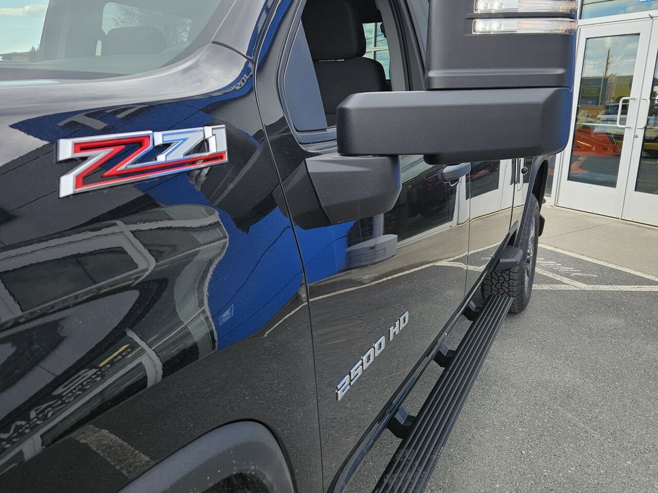 Chevrolet Silverado 2500HD Custom cabine multiplace 4RM 172 po 2026 Noir Thetford Mines - photo #6