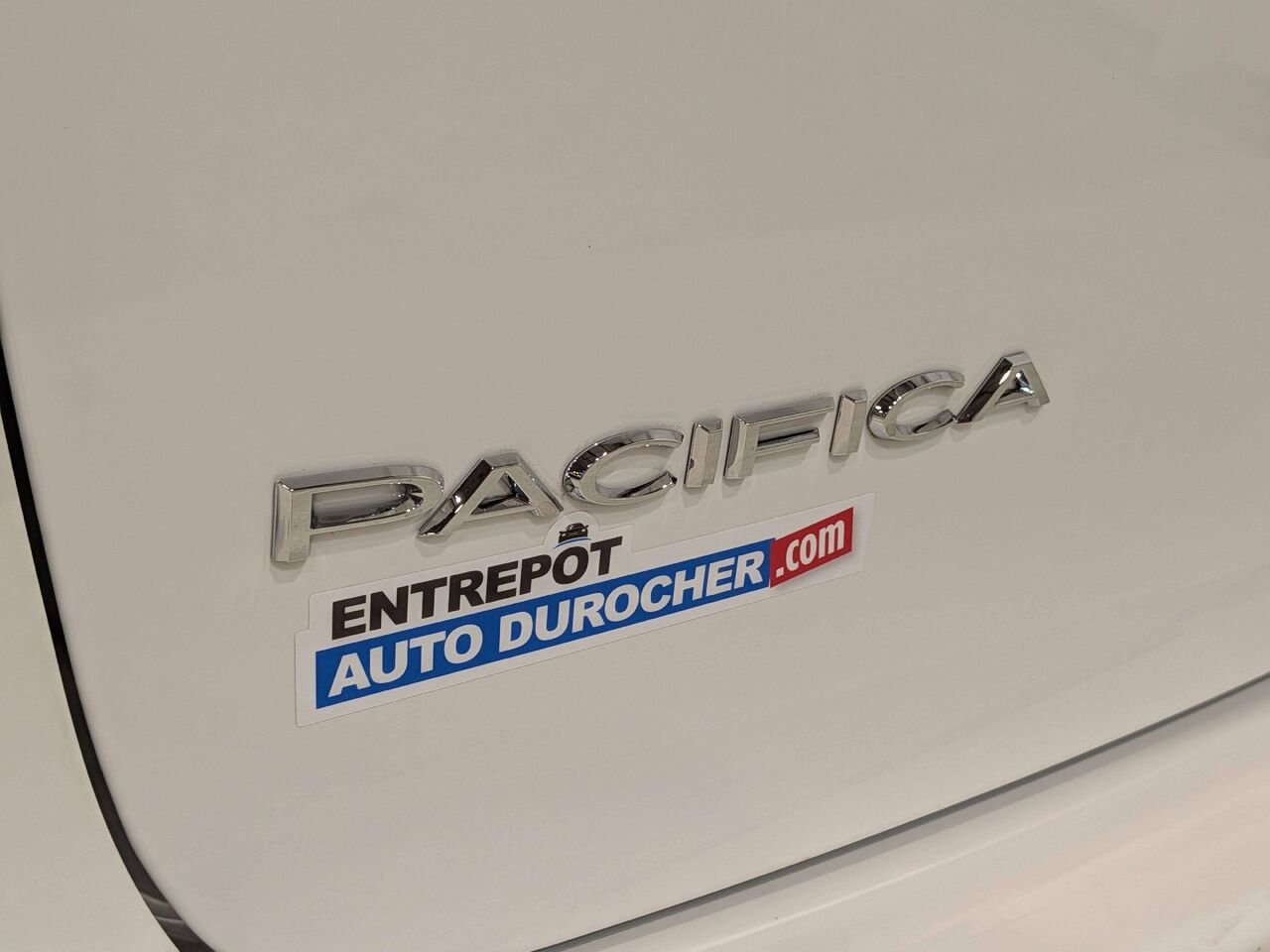 2025 Chrysler Pacifica Select FWD White Val-David - photo #34
