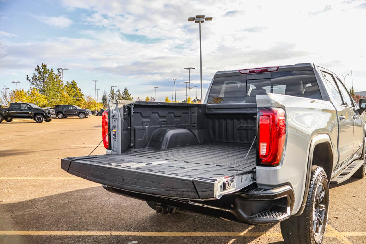 2024 GMC Sierra 1500 4WD Crew Cab 147 AT4X Grey Sherwood Park - photo #7