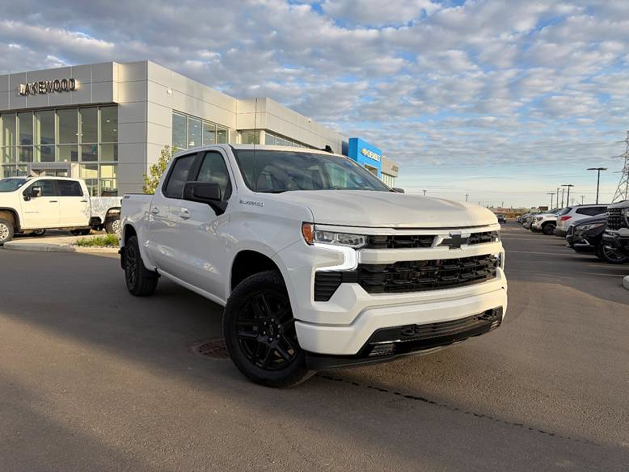 2025 Chevrolet Silverado 1500 4WD Crew Cab 147 RST White Sherwood Park - photo #1