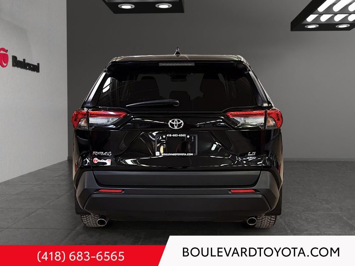 2024 Toyota RAV4 531720-104 | LE Black Québec - photo #4