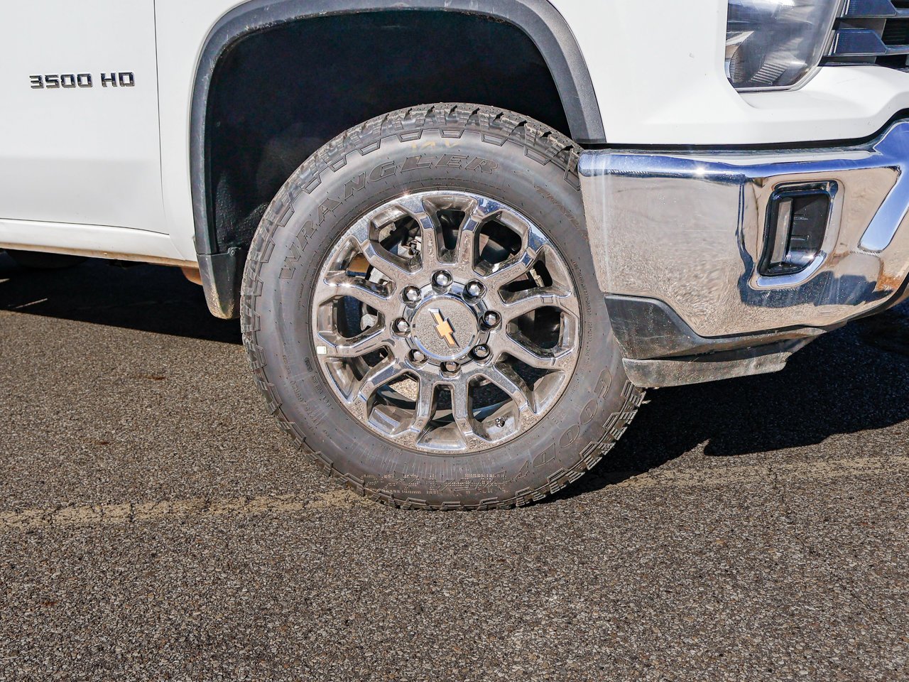 2024 Chevrolet Silverado 3500HD 4WD Crew Cab 159 LT White Sherwood Park - photo #4