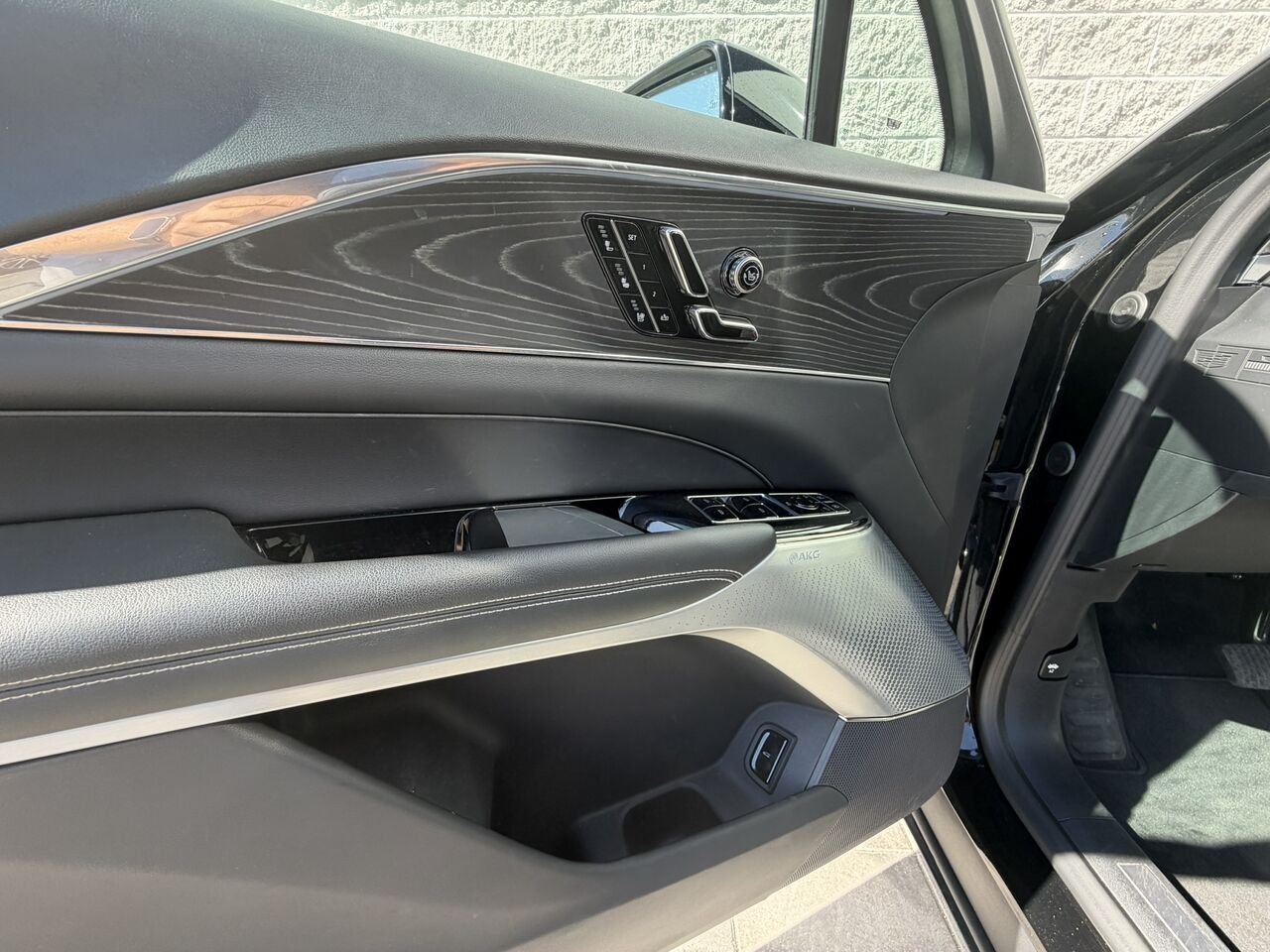 2024 Cadillac LYRIQ LUXURY AWD FINANCEMENT À PARTIR 0.99% Black Laval - photo #21