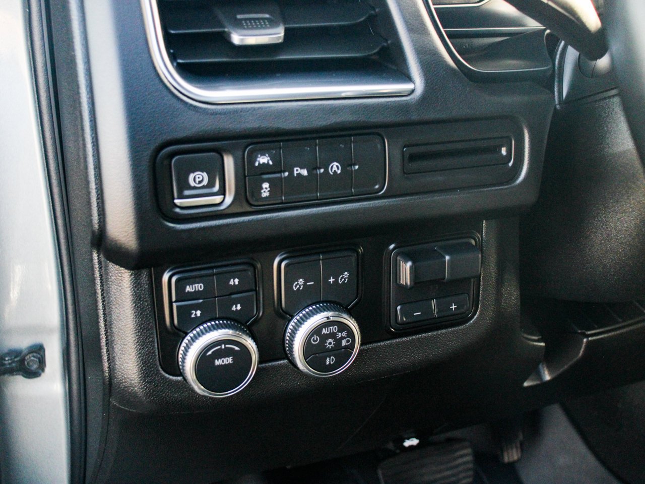 2023 GMC Yukon 4WD 4dr SLE Grey Sherwood Park - photo #16