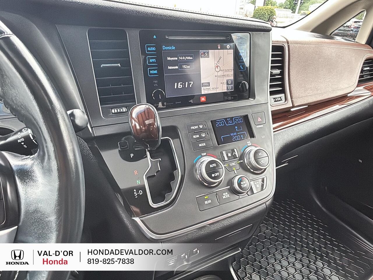 Toyota Sienna XLE 7 places 5 portes AWD 2017 Noir Val-d'Or - photo #10