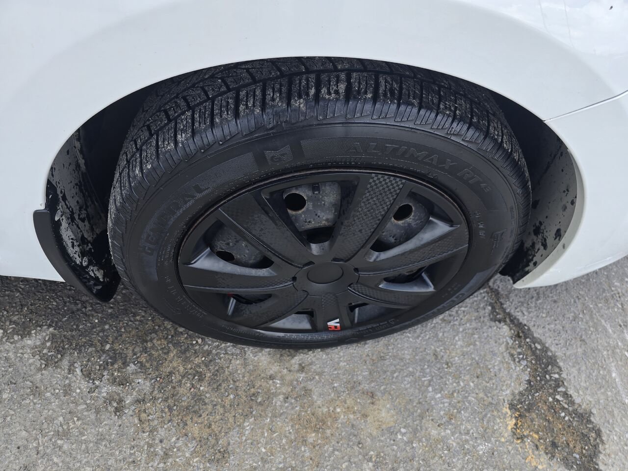 2016 Kia Rondo White  - photo #7