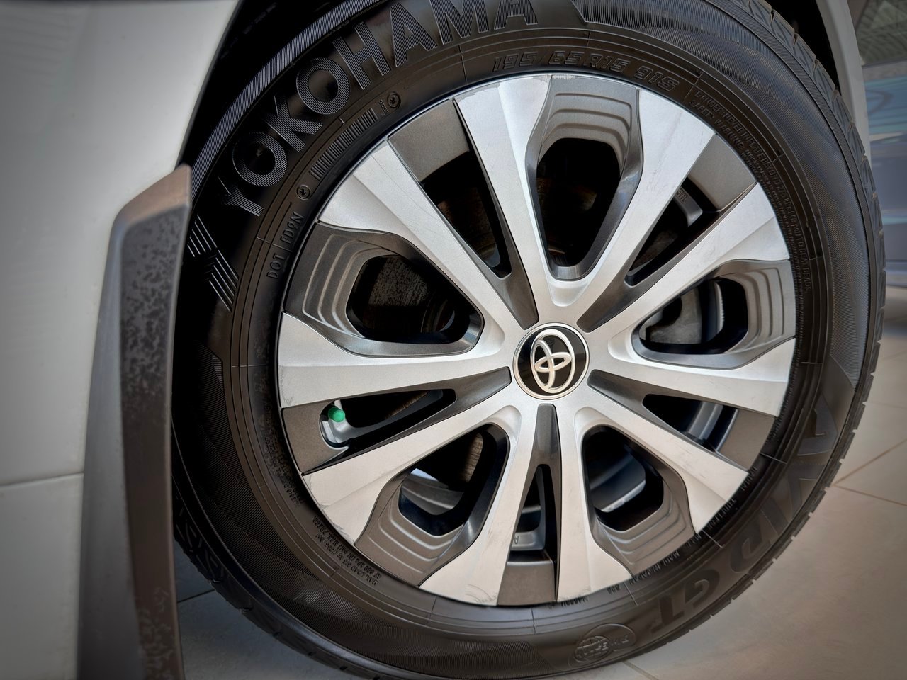 2023 Toyota Corolla LE White Notre-Dame-des-Prairies - photo #13