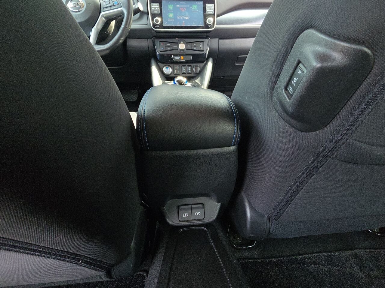 2020 Nissan LEAF SV PLUS à hayon, Commande audio au volant, caméra de recul, détecteur d'angles morts, grosse Grey Val-David - photo #23