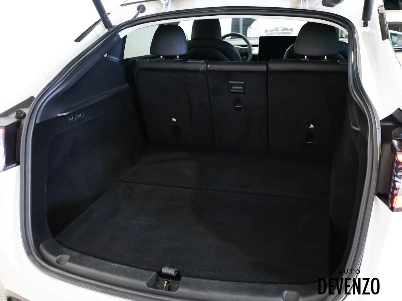 Tesla Model Y 2023 Blanc Saint-Eustache - photo #13