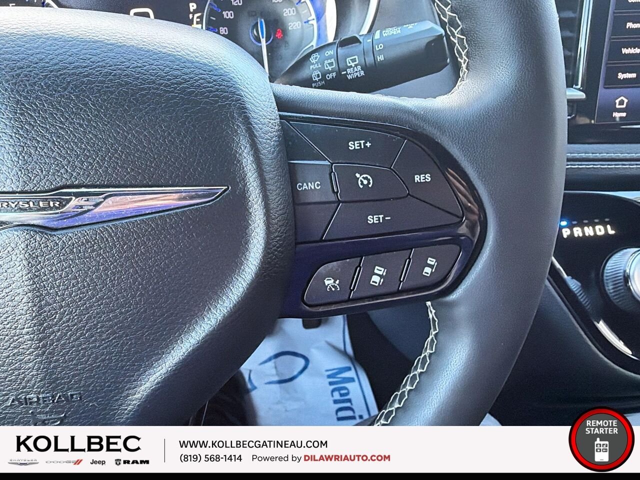 CHRYSLER PACIFICA Touring AWD 2022 Gris Ottawa & Gatineau - photo #9