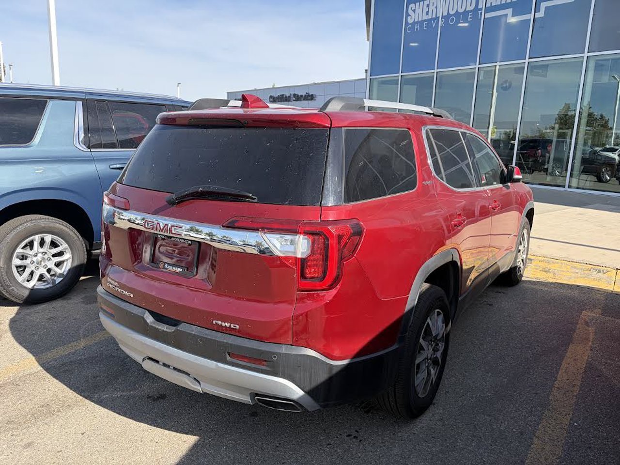 2023 GMC Acadia AWD 4dr SLE Red Sherwood Park - photo #4