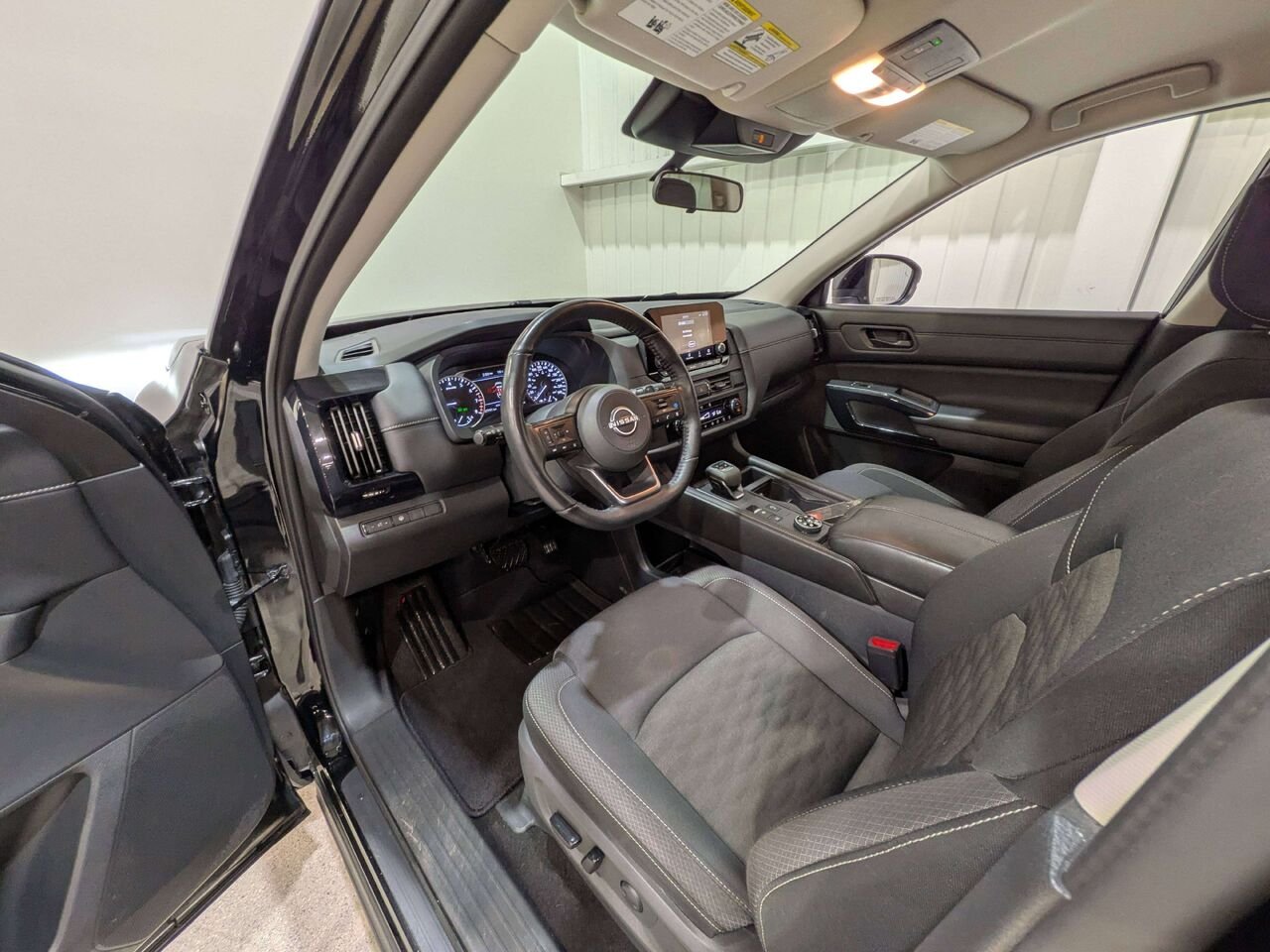 2024 Nissan Pathfinder S 4WD Black Val-David - photo #9