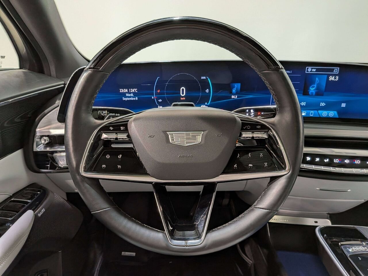 2024 Cadillac LYRIQ 4dr Luxury w/1SD Grey Val-David - photo #14