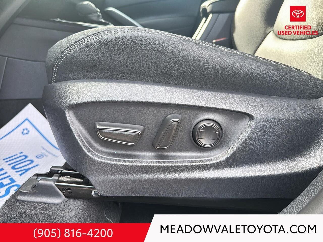 2026 Toyota Corolla Cross Top of the line Corolla Cross. Low Km's and comes with dash camera and cargo liner Black Mississauga - photo #9