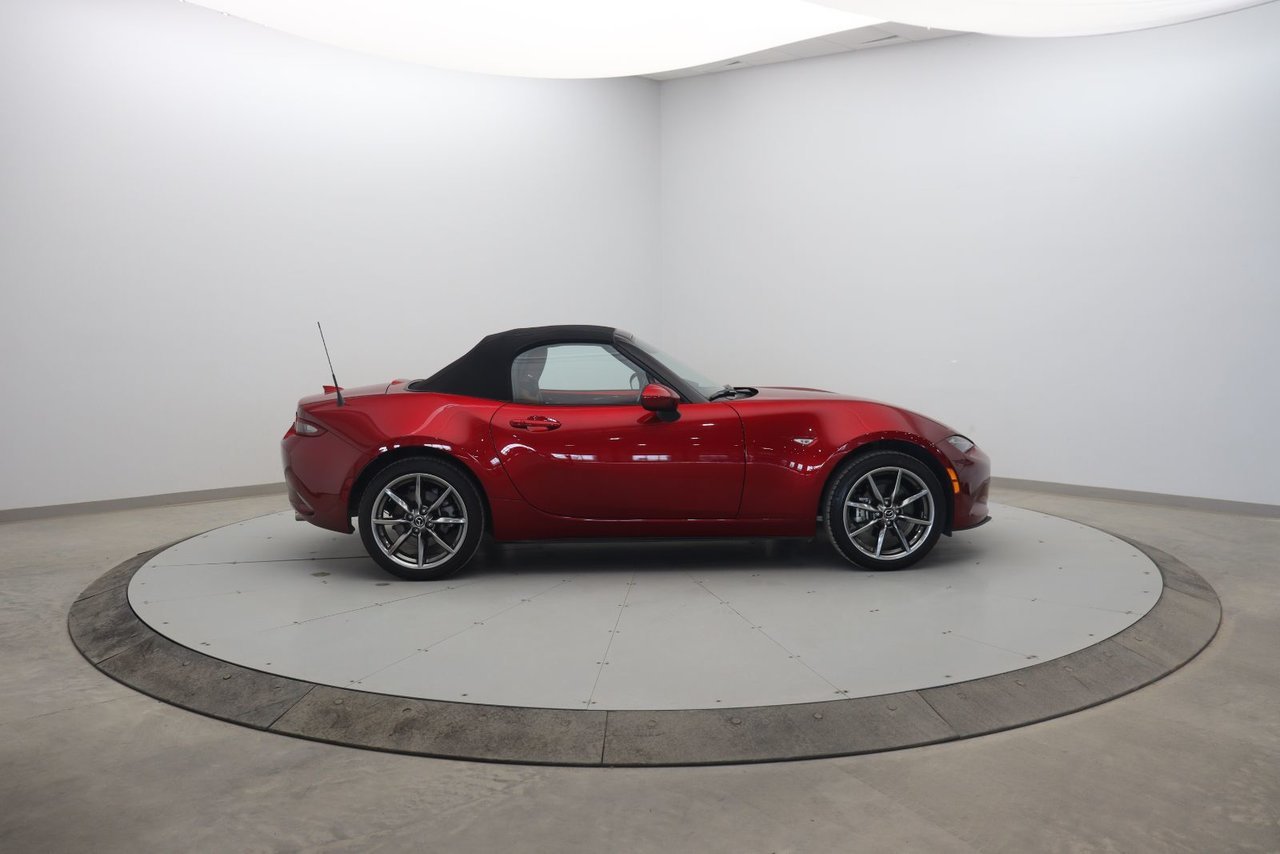 2023 Mazda MX-5 GT Red Baie-Comeau - photo #2