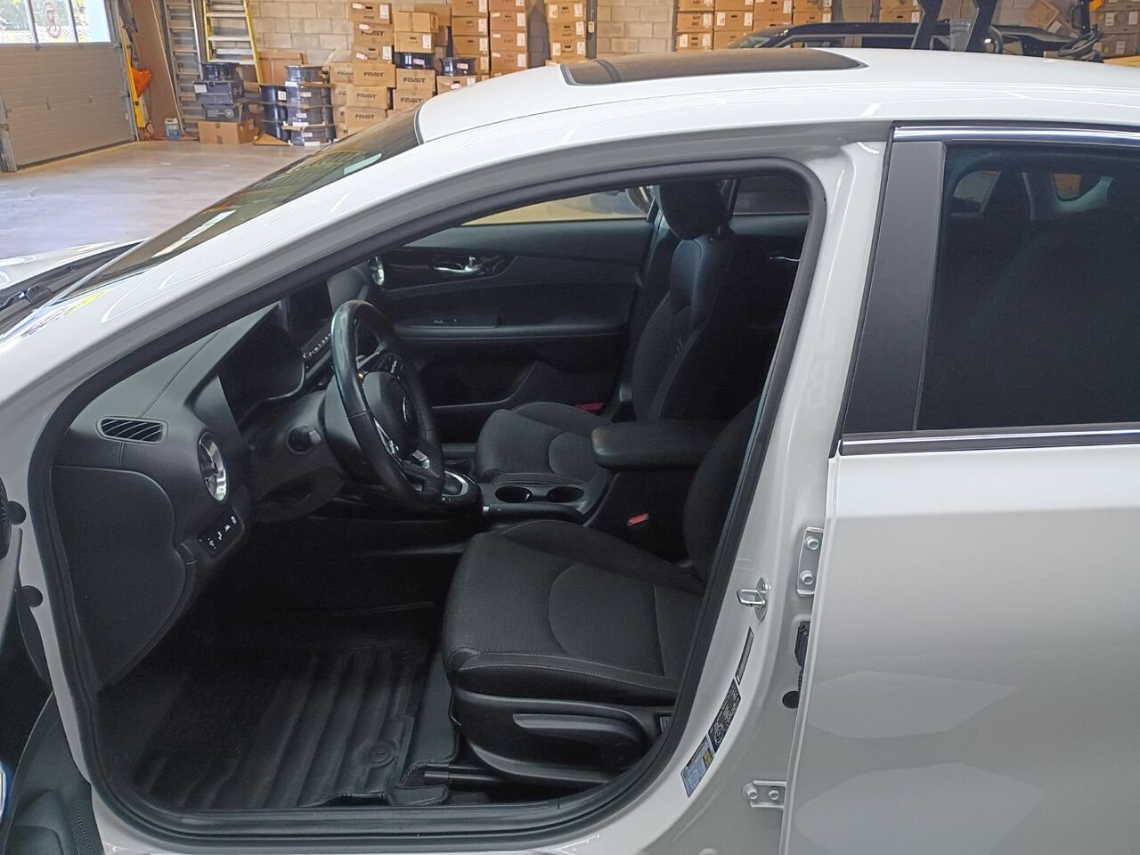 2021 Kia Forte White Blainville - photo #17