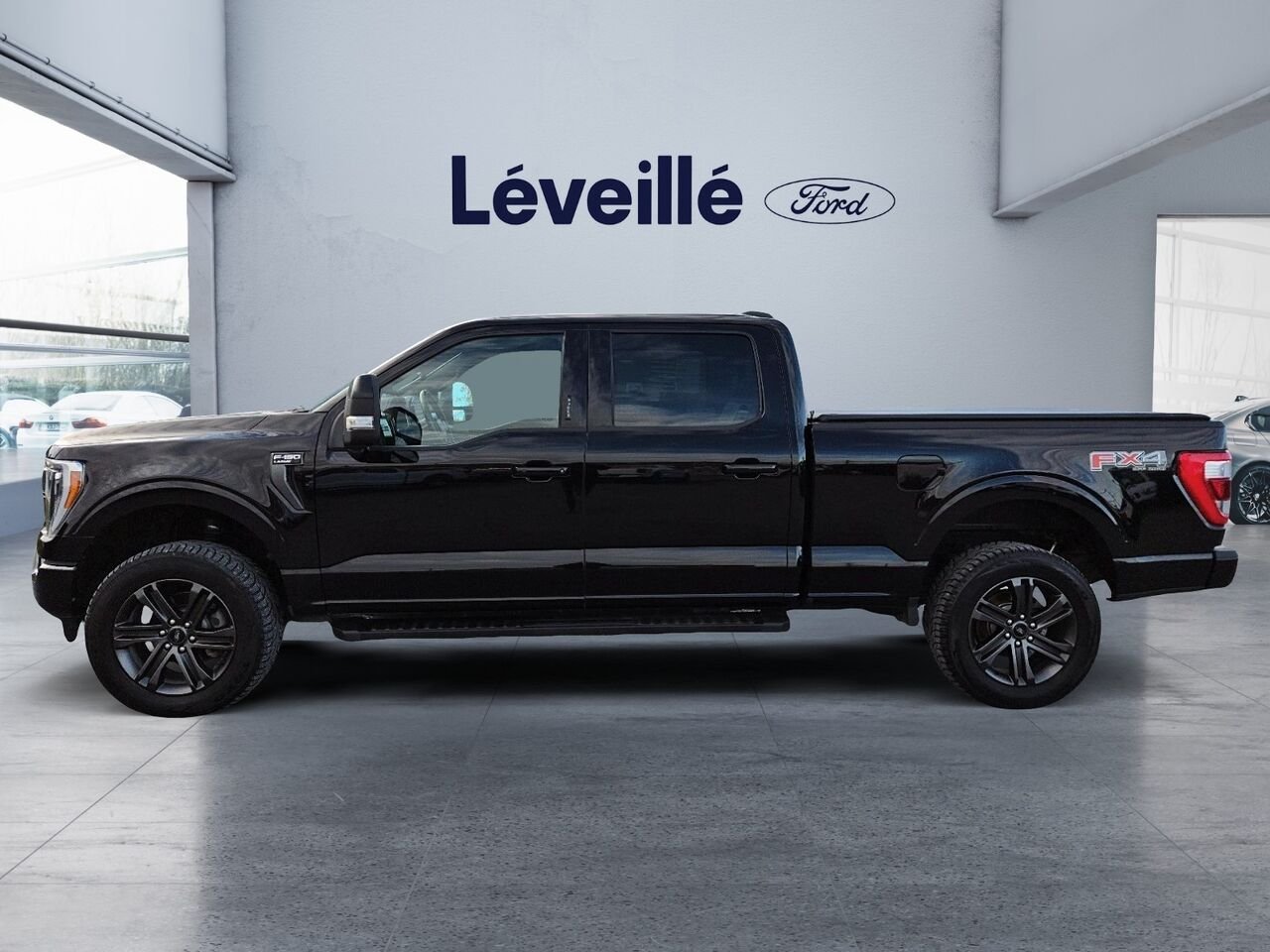 Ford F-150 W5560 | LARIAT 5.0L ** 502A ** SPORT ** TOIT PANO ** FX4 20P ** PRO POWER 2KW ** B&O ** 6,5 pi 2022 Noir Saint-Jérôme - photo #2