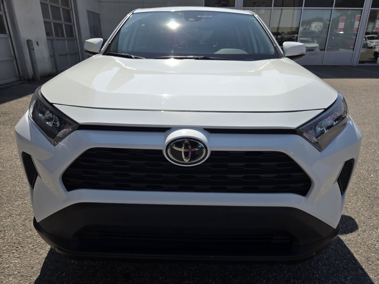 Toyota RAV4 2023 Blanc Mont-Laurier - photo #1