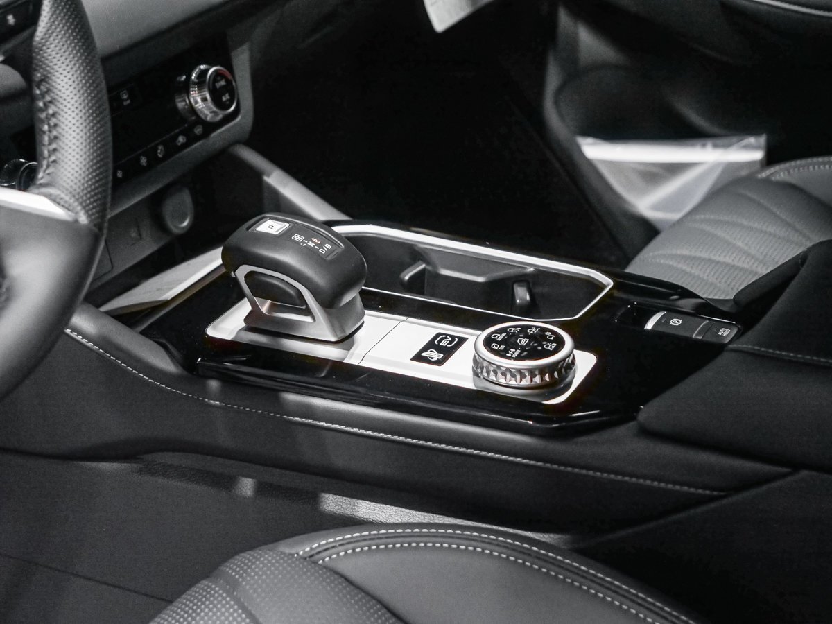 2026 Mitsubishi Outlander Plug-In Hybrid GT NOIR White Montreal - photo #9