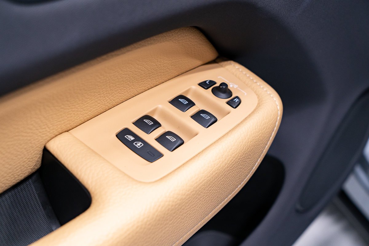 2020 Volvo XC60 T6 MOMENTUM PLUS Grey Montreal - photo #13