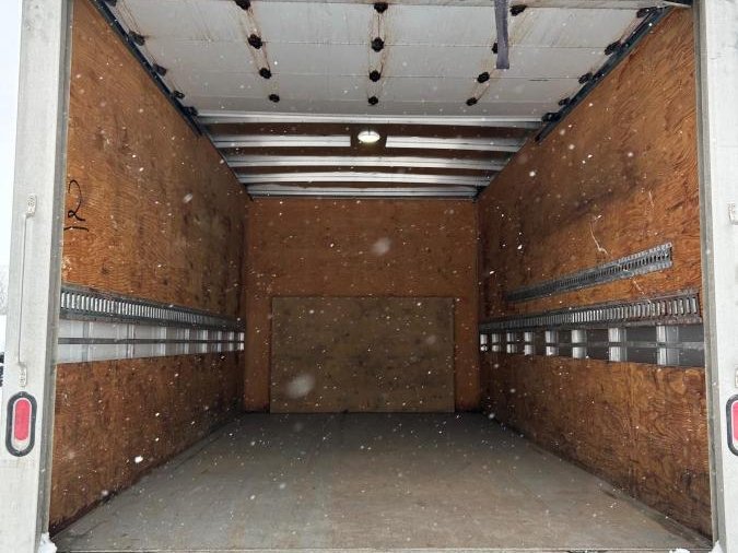 2021 Ford E-450 White  - photo #9