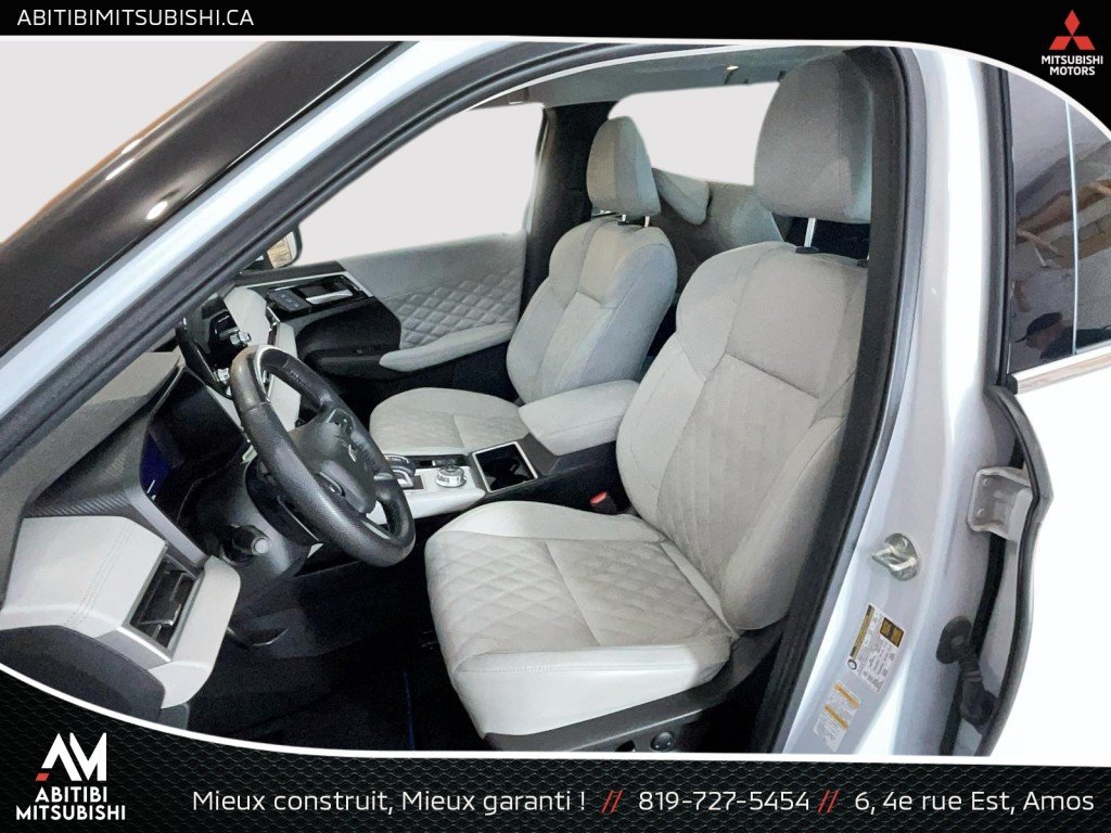 2023 Mitsubishi Outlander Plug-In Hybrid White Amos - photo #9