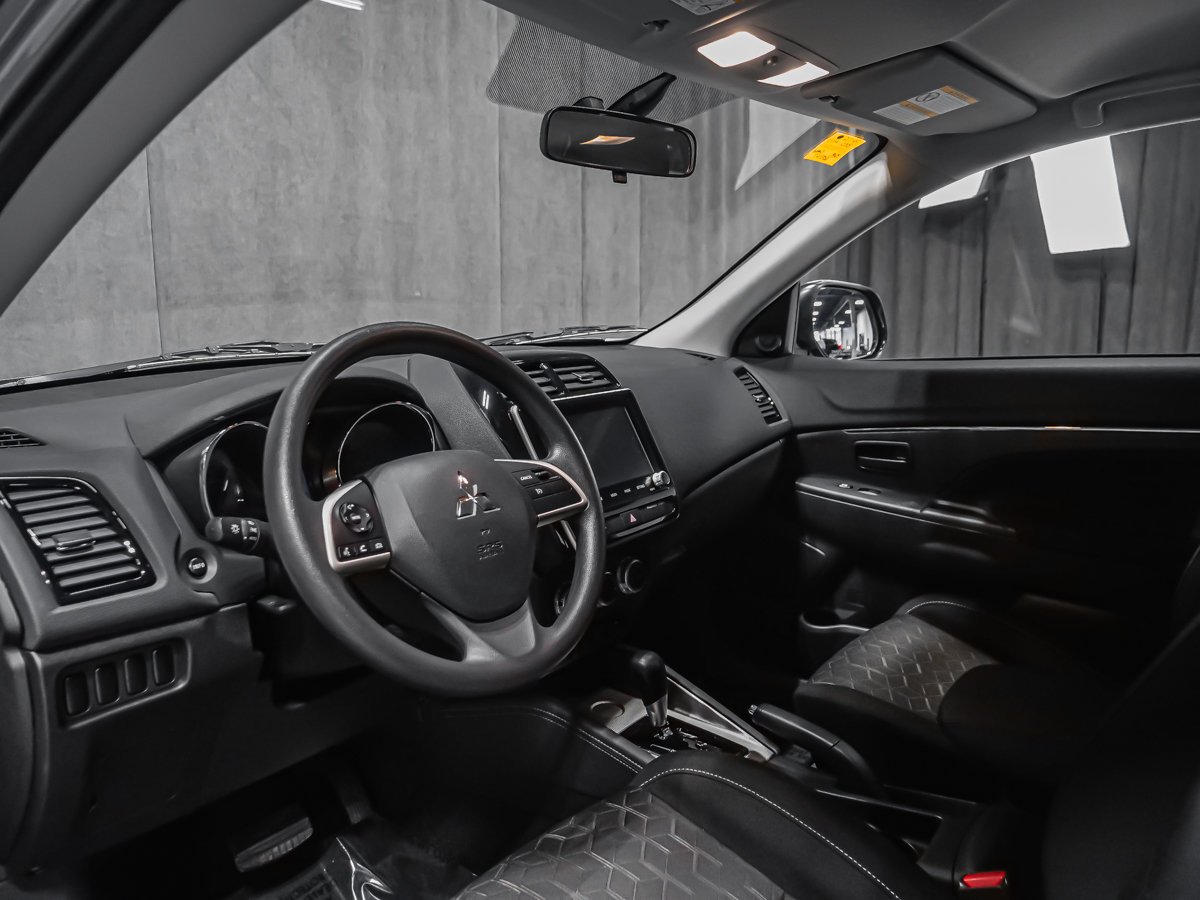 2025 Mitsubishi RVR ES FWD CARPLAY CAMÉRA SIÈGES CHAUFFANTS Grey Montreal - photo #5