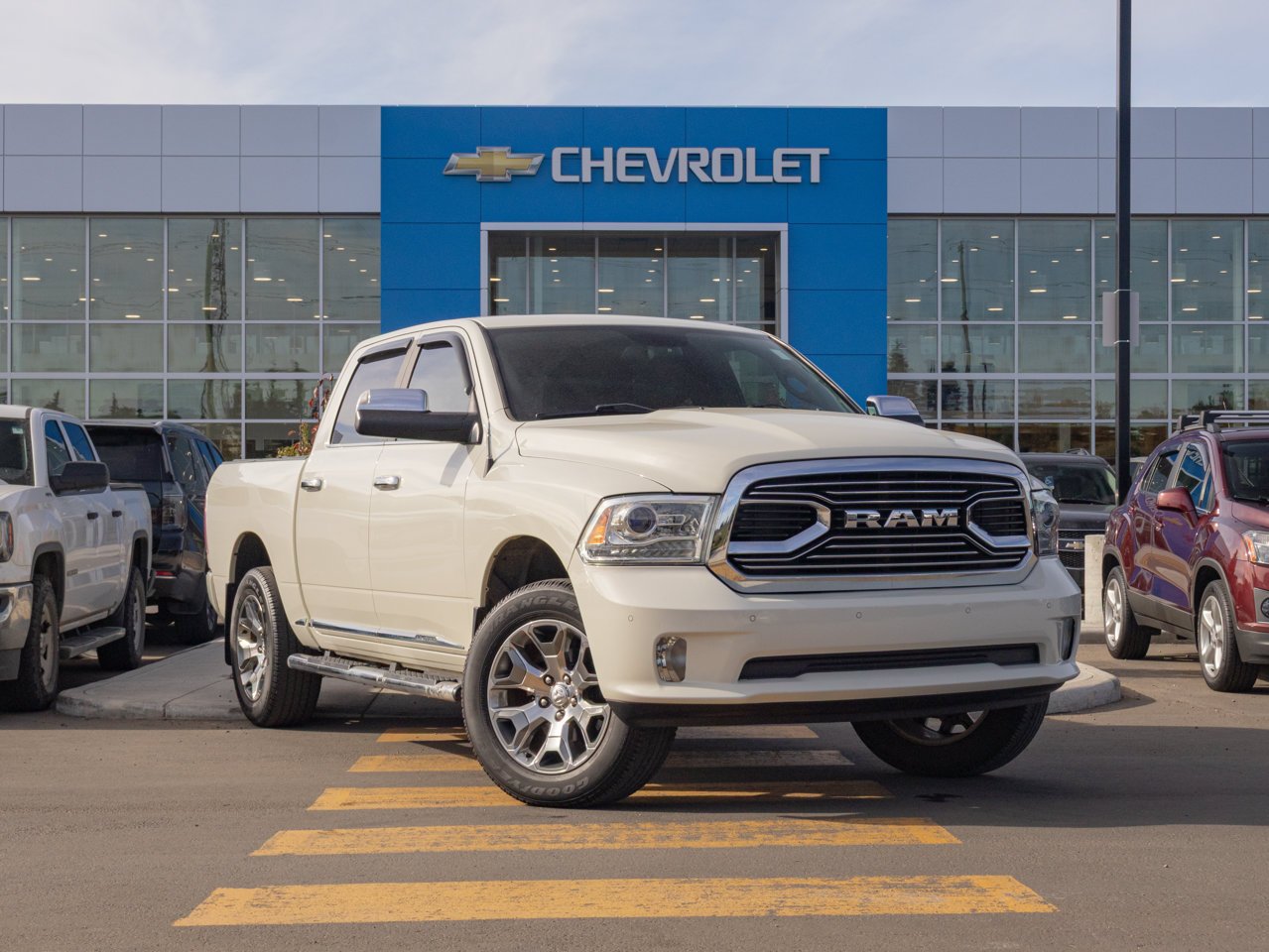 2018 Ram 1500 Limited 4x4 Crew Cab 5'7 Box *Ltd Avail* White Sherwood Park - photo #1