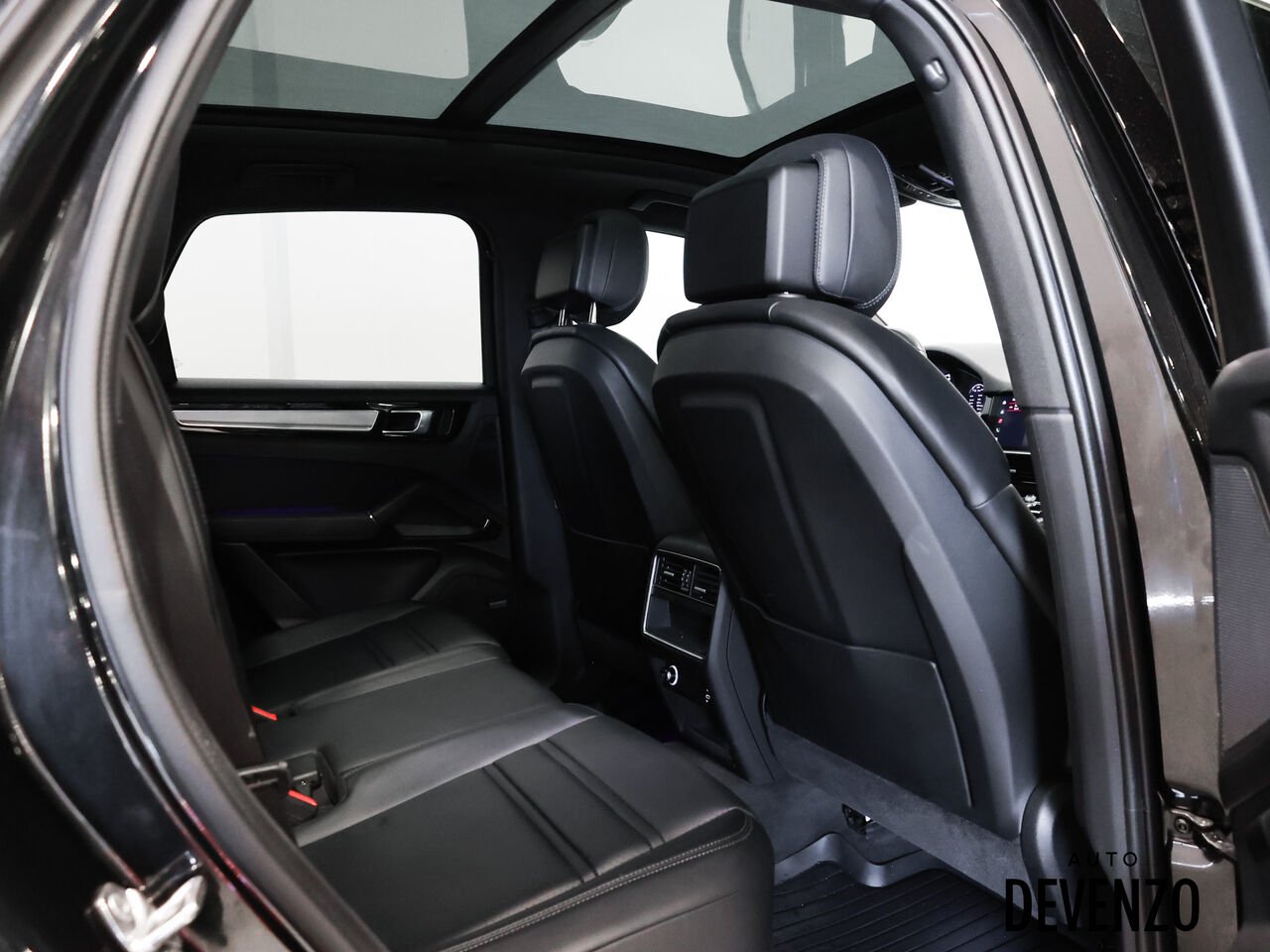 2023 Porsche Cayenne Black Saint-Eustache - photo #8