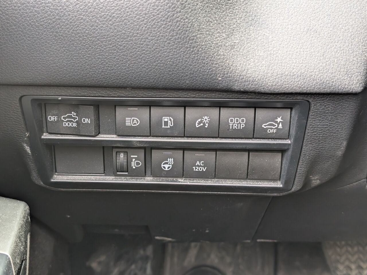 Toyota Tundra hybride LIMITED/AWD/SIÈGES CHAUFFANTS ET VENTILLÉS/TOIT OUVRANT PANORAMIQUE/VOLANT CHAUFFANT/BLUETOOTH/AC 2023 Noir Sherbrooke - photo #11