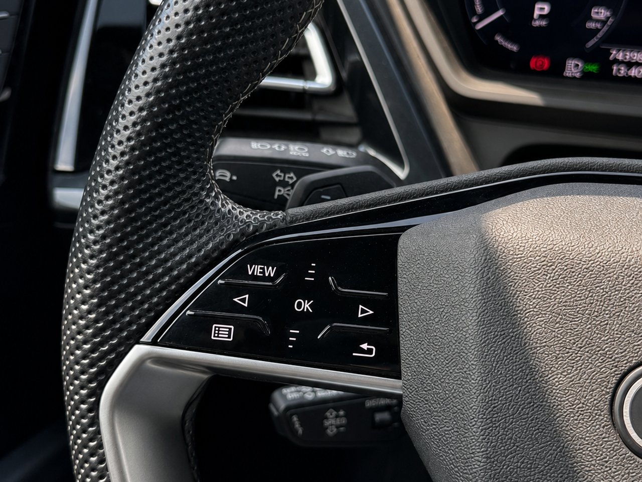 2023 Audi Q4 e-tron Grey Granby - photo #17