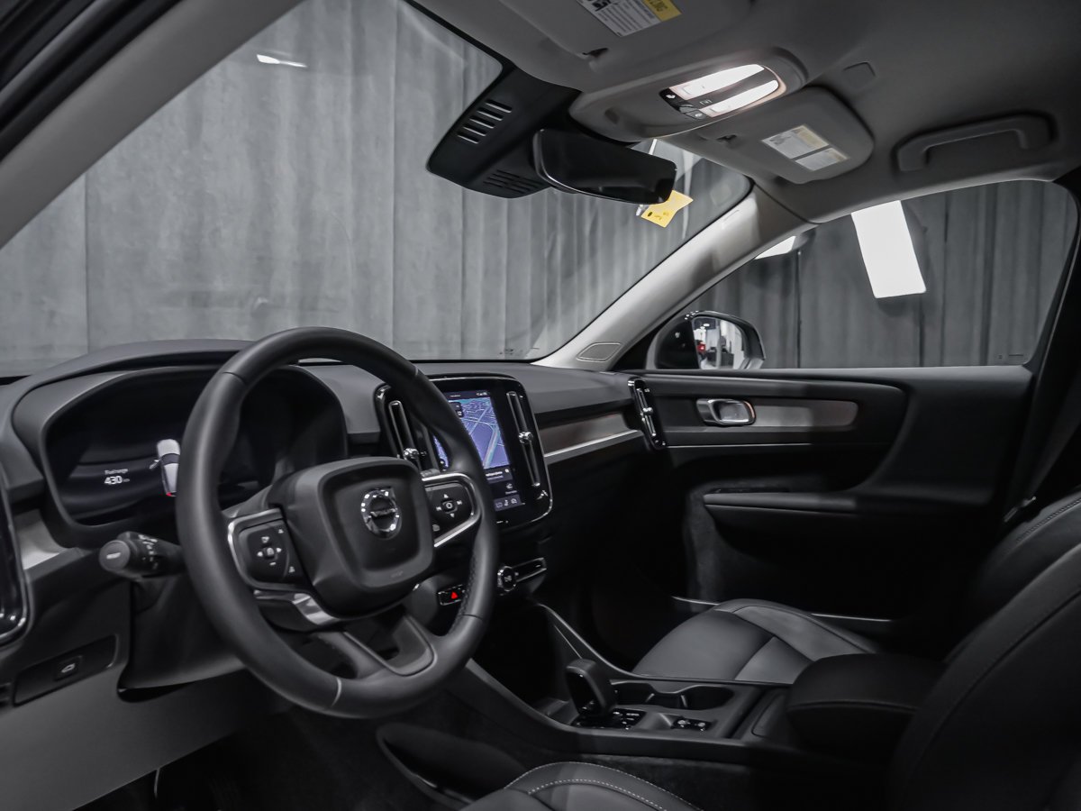 2025 Volvo XC40 B5 CORE BRIGHT Black Montreal - photo #5