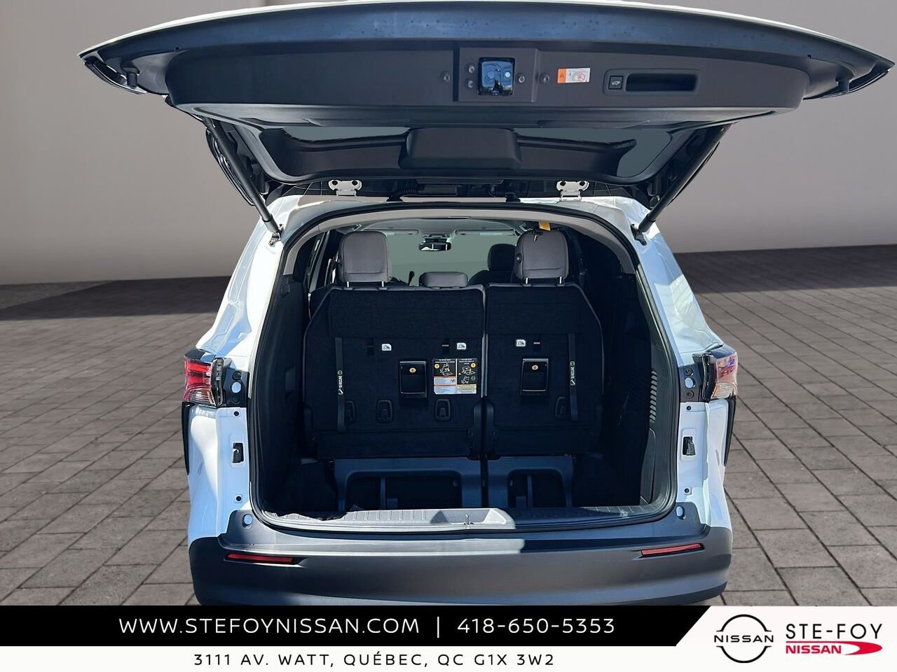 2026 Toyota Sienna LE 8 PASSAGERS White Ste-Foy - photo #5