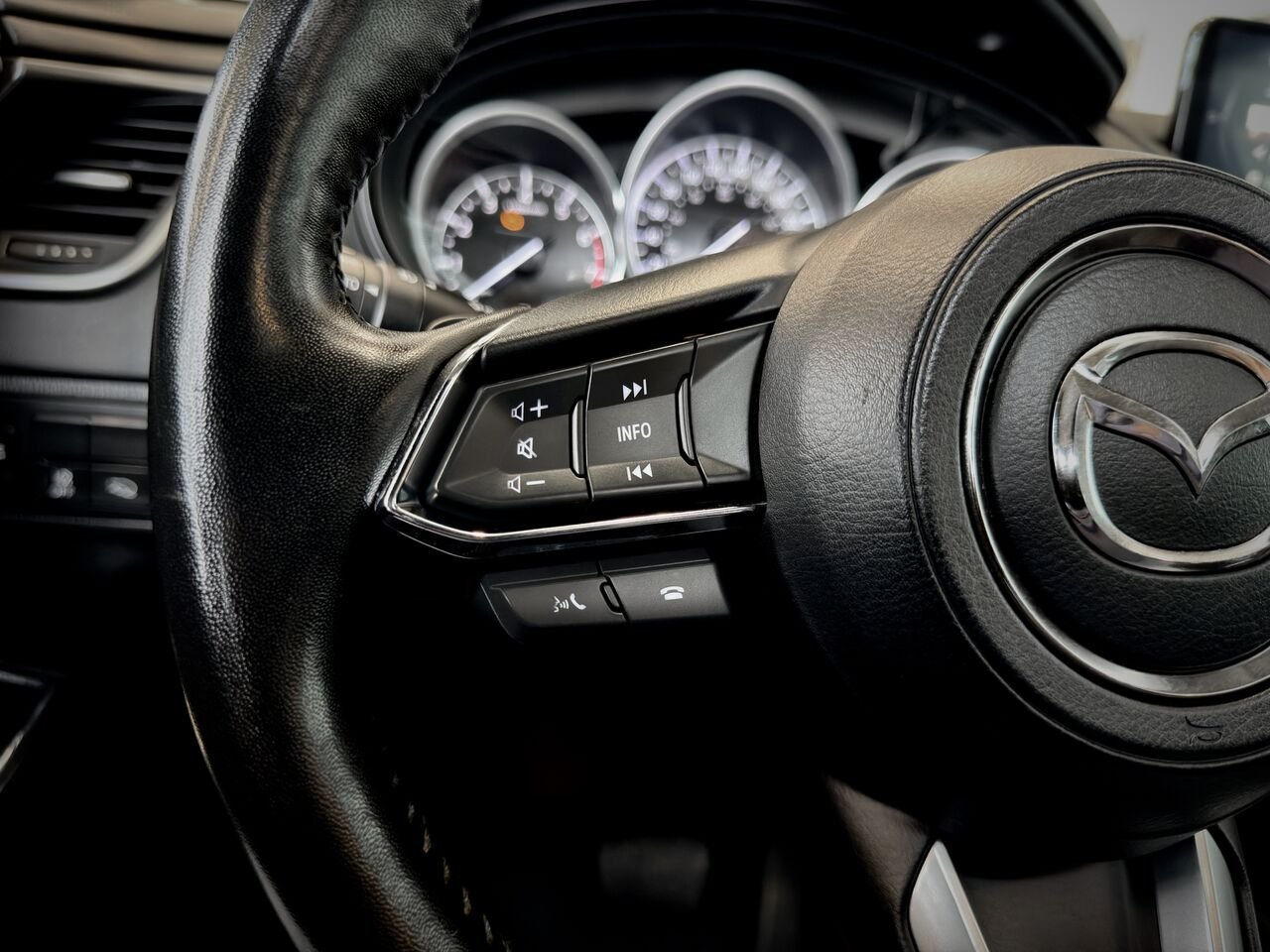 2022 Mazda CX-9 Black Notre-Dame-des-Prairies - photo #24