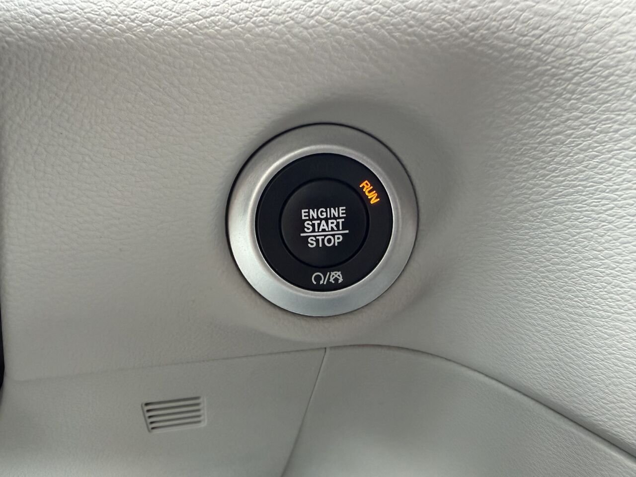 Chrysler Pacifica 2019 Noir Thetford Mines - photo #20