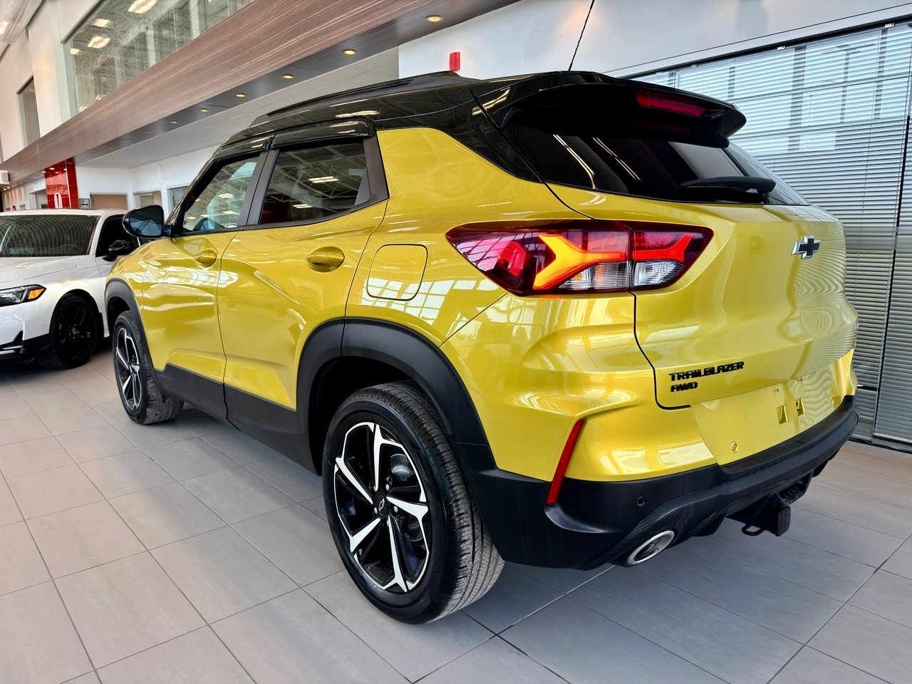 Chevrolet Trailblazer 2023 Jaune Notre-Dame-des-Prairies - photo #7