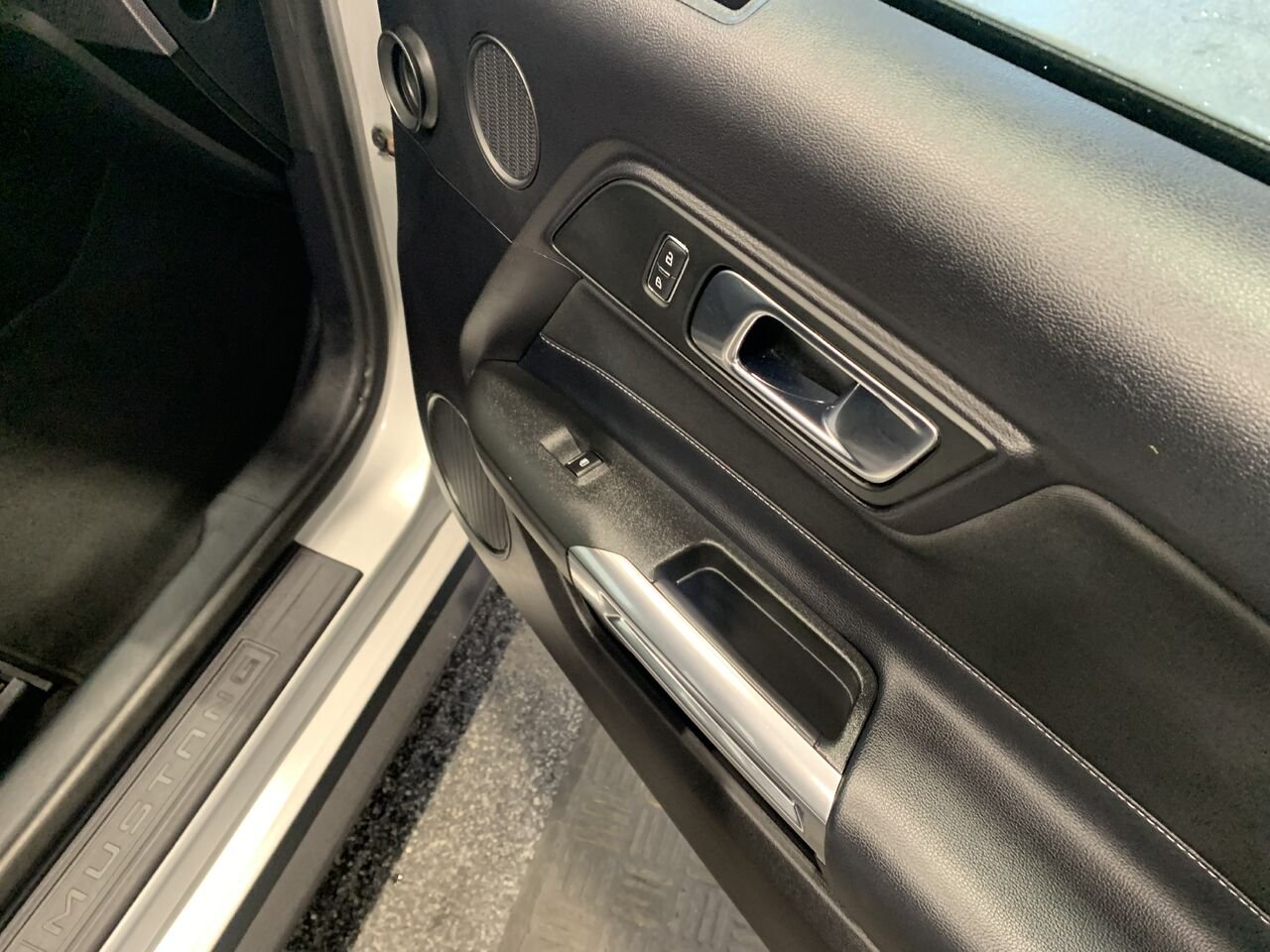 2019 Ford Mustang Silver Châteauguay - photo #10